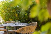 Bar &amp; Terrasse en Bord de Lac d’Annecy - Le Bel Abri